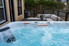 Das 406 Gasthaus, Walk to Main, Hot tub, Game Room